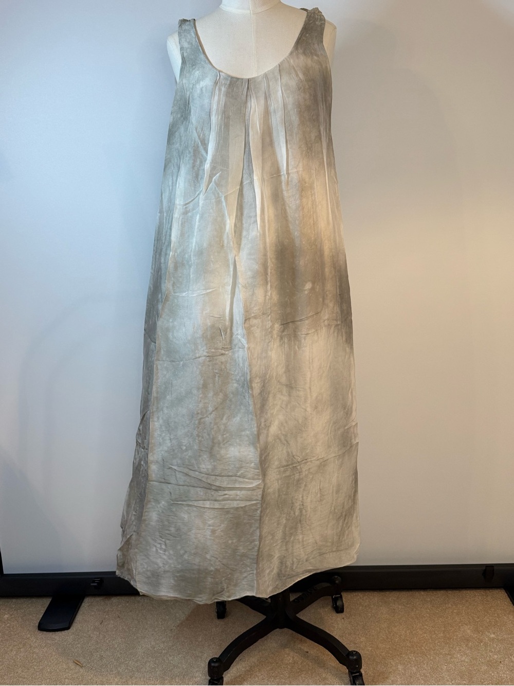 Nina Mendoza Paris Tie-Dye Maxi Dress in Gray-Cream
